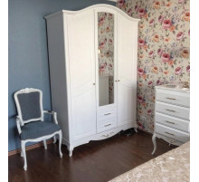 Трехстворчатый шкаф для одежды Авиньон MUR-111-03 с зеркалом